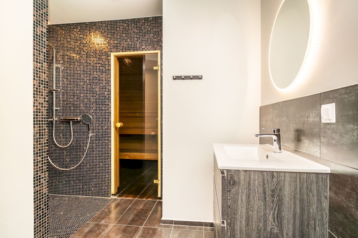 Keila linn, Hommiku 9