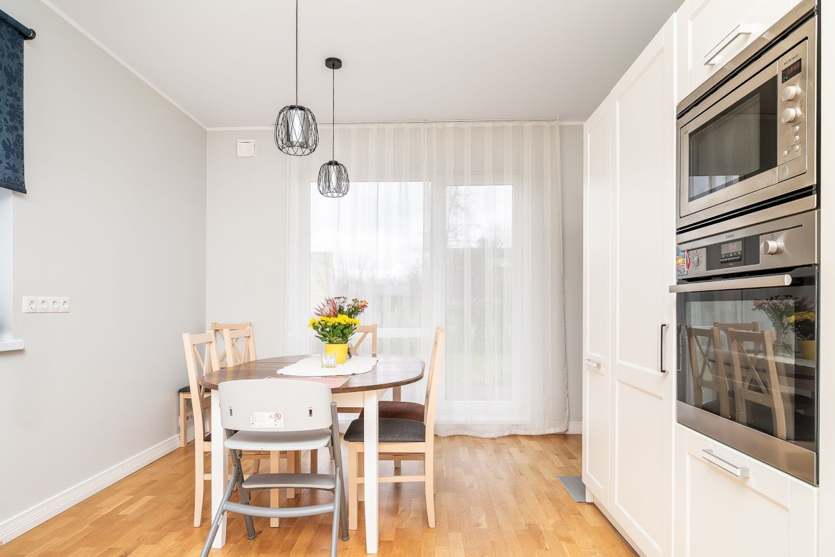 Keila linn, Hommiku 9