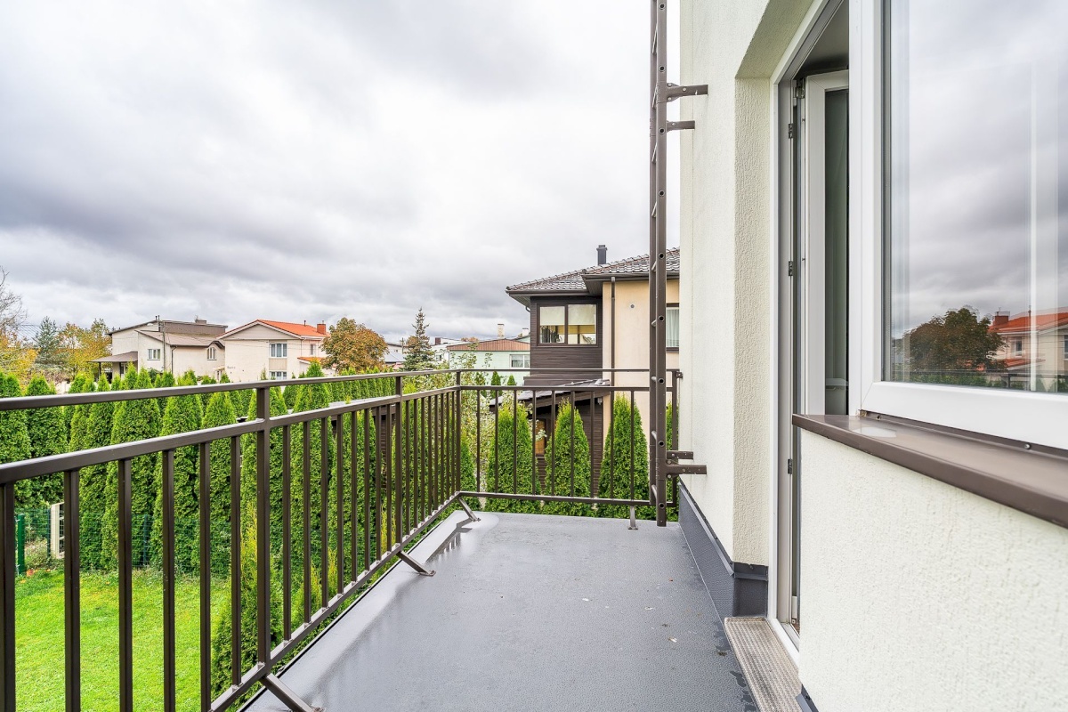 Keila linn, Hommiku 9