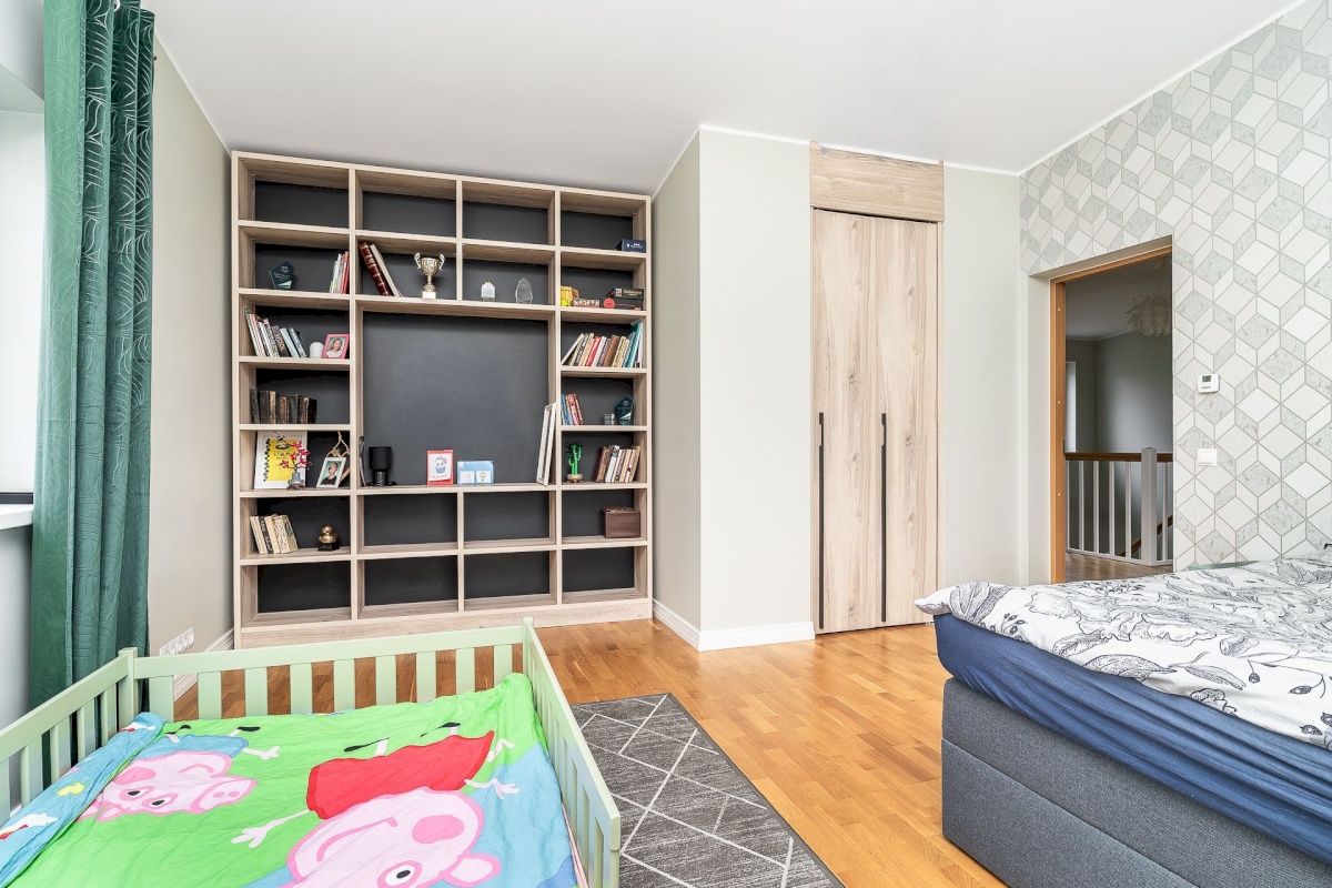 Keila linn, Hommiku 9