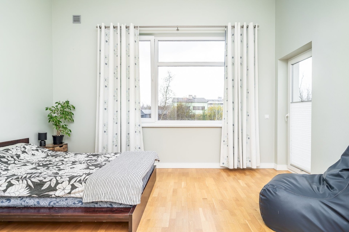 Keila linn, Hommiku 9