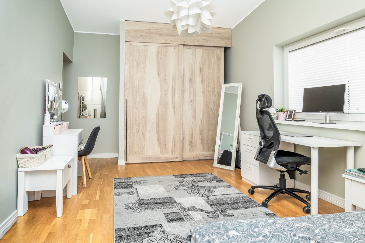 Keila linn, Hommiku 9