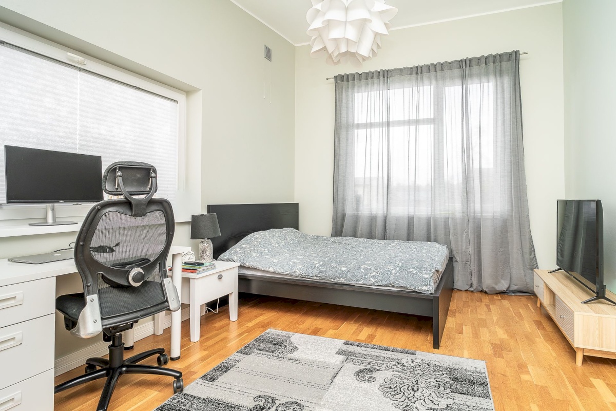 Keila linn, Hommiku 9