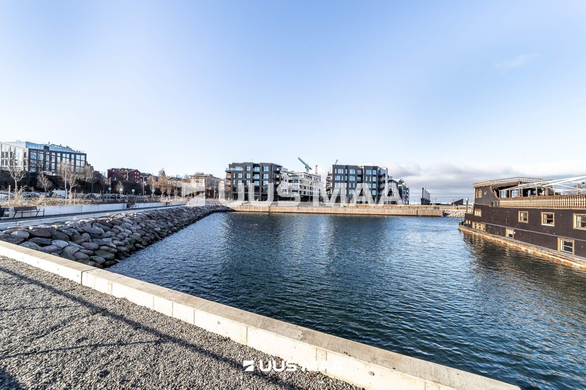 Tallinn, Põhja-Tallinna linnaosa, Kalamaja, Põhja pst 21b