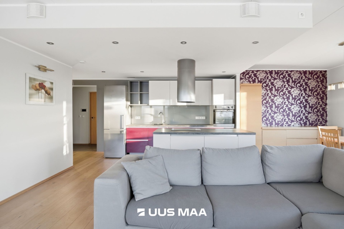 Tallinn, Kesklinna linnaosa, Pärnu mnt 104a