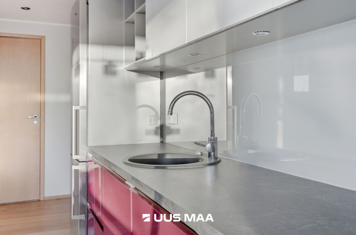 Tallinn, Kesklinna linnaosa, Pärnu mnt 104a