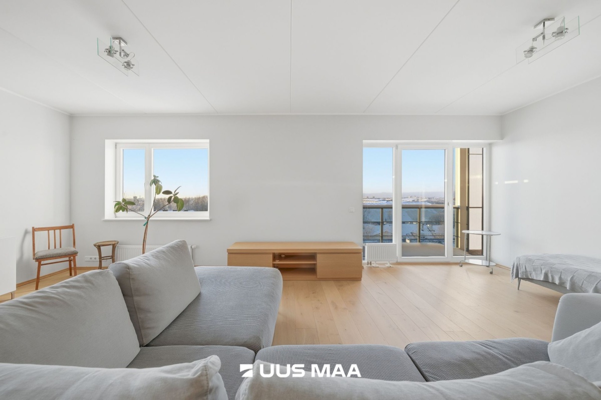 Tallinn, Kesklinna linnaosa, Pärnu mnt 104a