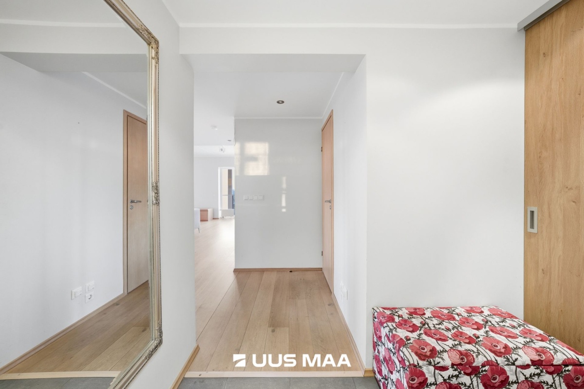 Tallinn, Kesklinna linnaosa, Pärnu mnt 104a