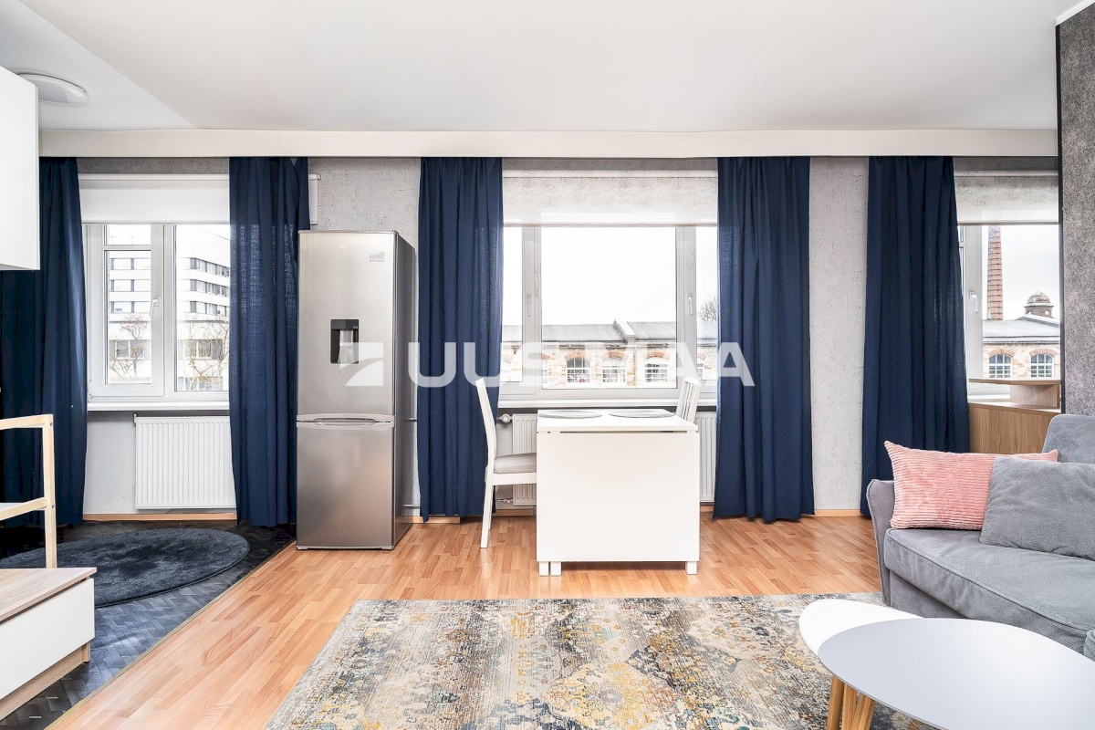 Tallinn, Kesklinna linnaosa, Pärnu mnt 76