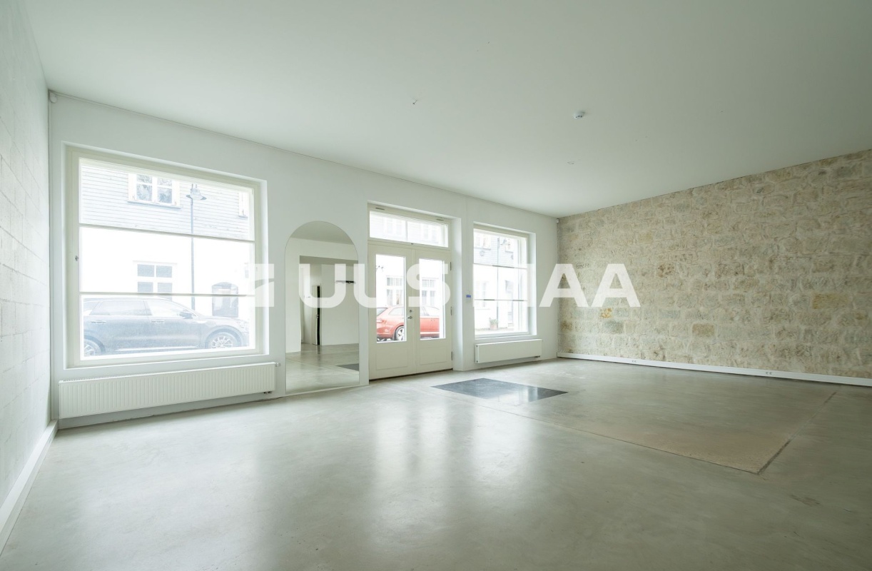 Saaremaa vald, Kuressaare linn, Kauba 7