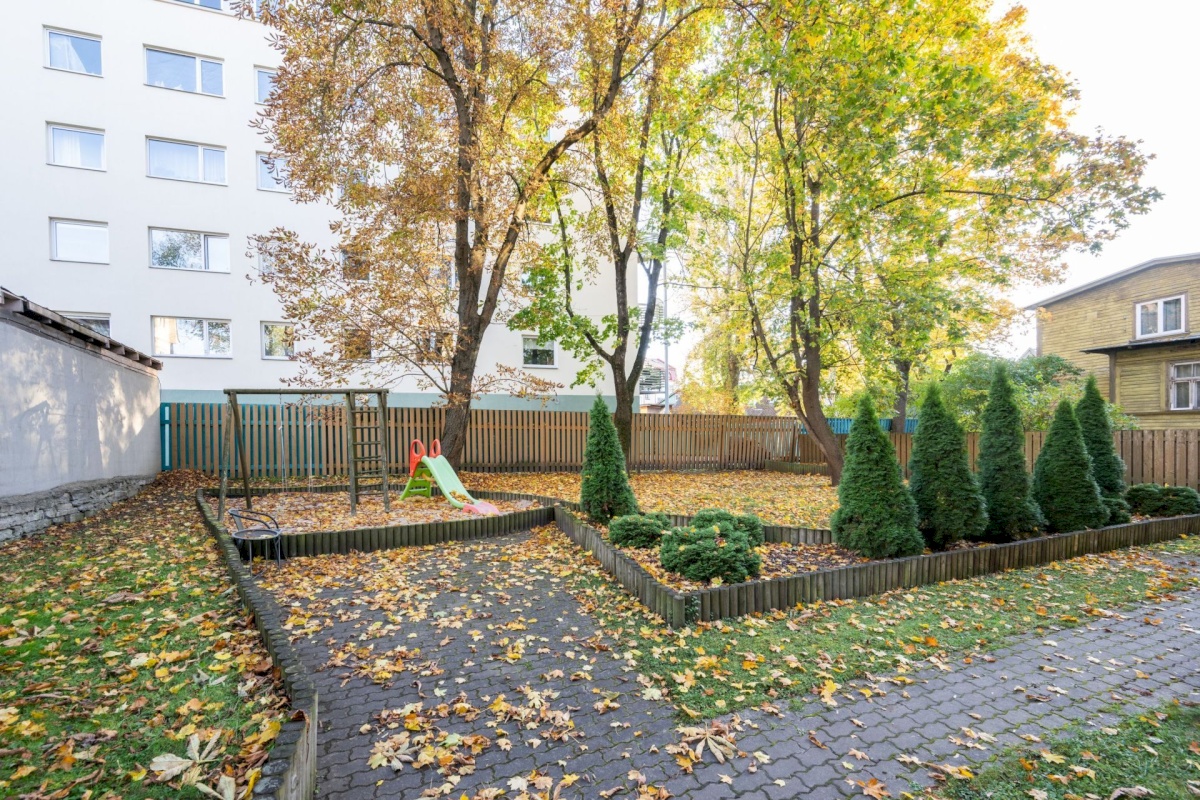 Tallinn, Kesklinna linnaosa, Kadriorg, Tina 1a