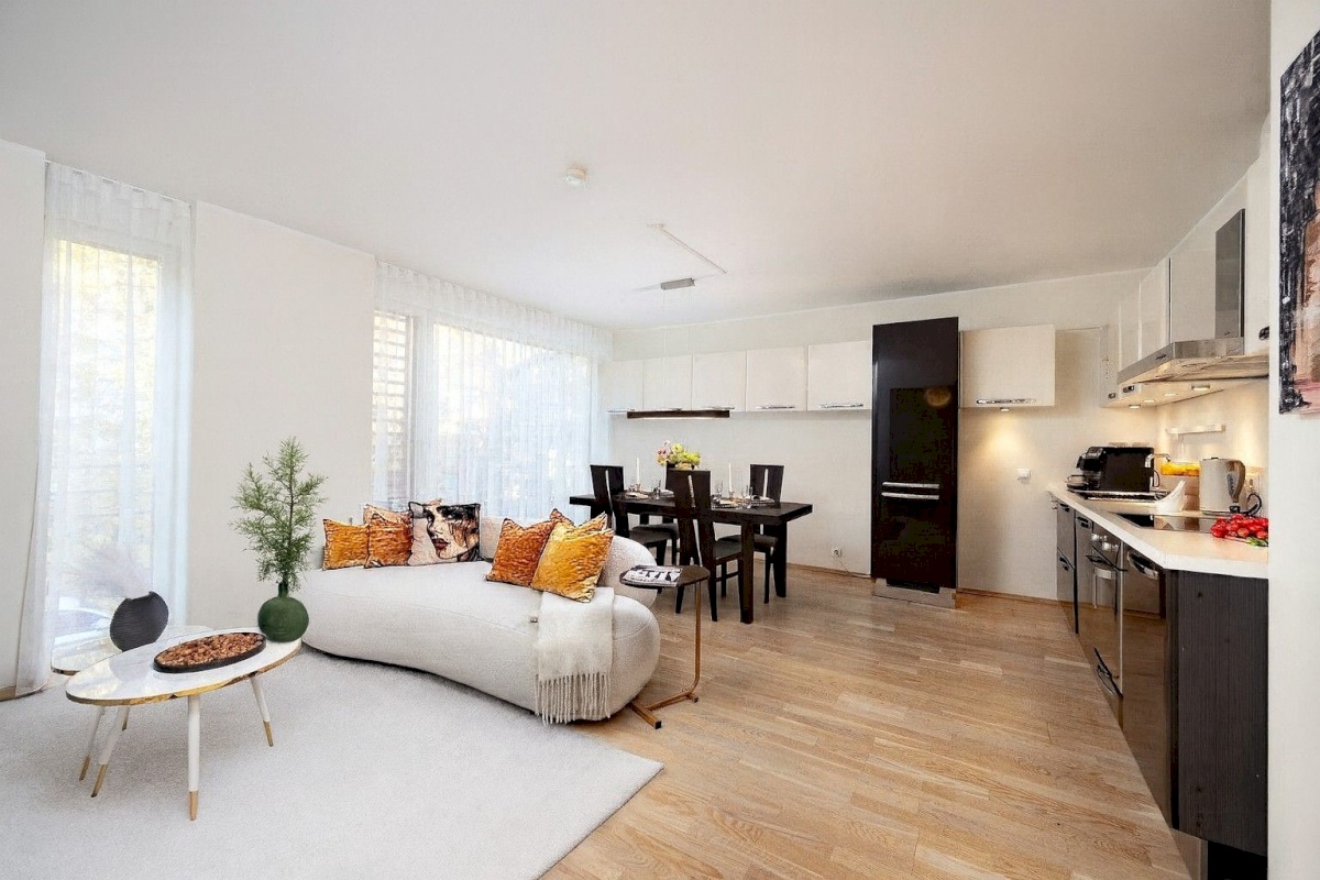 Tallinn, Kesklinna linnaosa, Kadriorg, Tina 1a