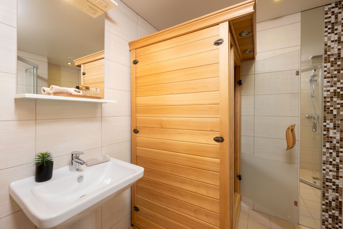 Tallinn, Kesklinna linnaosa, Kadriorg, Tina 1a