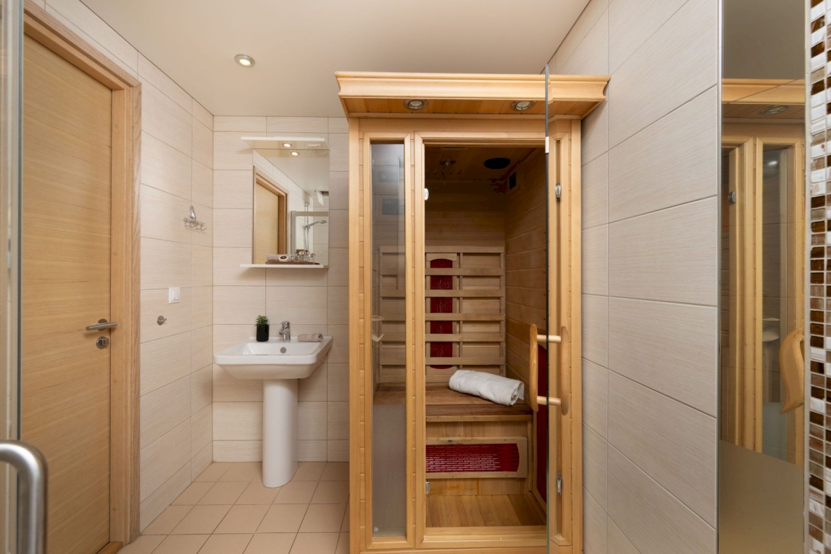 Tallinn, Kesklinna linnaosa, Kadriorg, Tina 1a