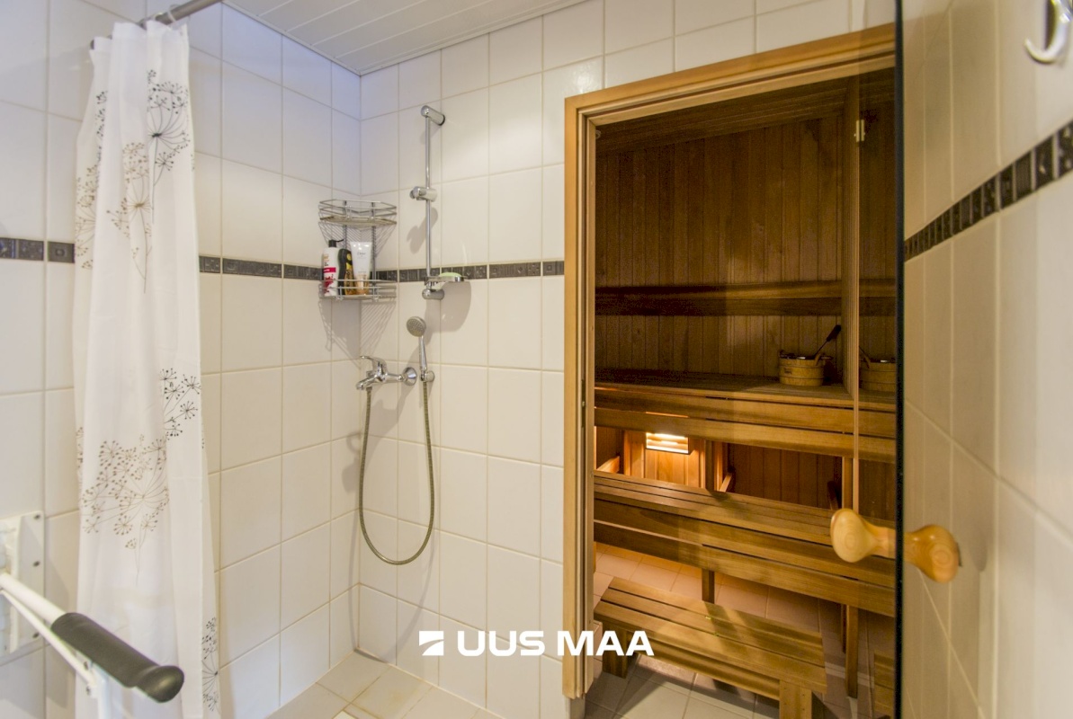 Saaremaa vald, Kuressaare linn, Komandandi 7B