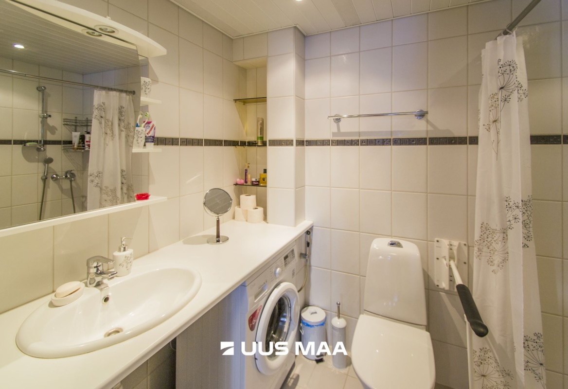 Saaremaa vald, Kuressaare linn, Komandandi 7B