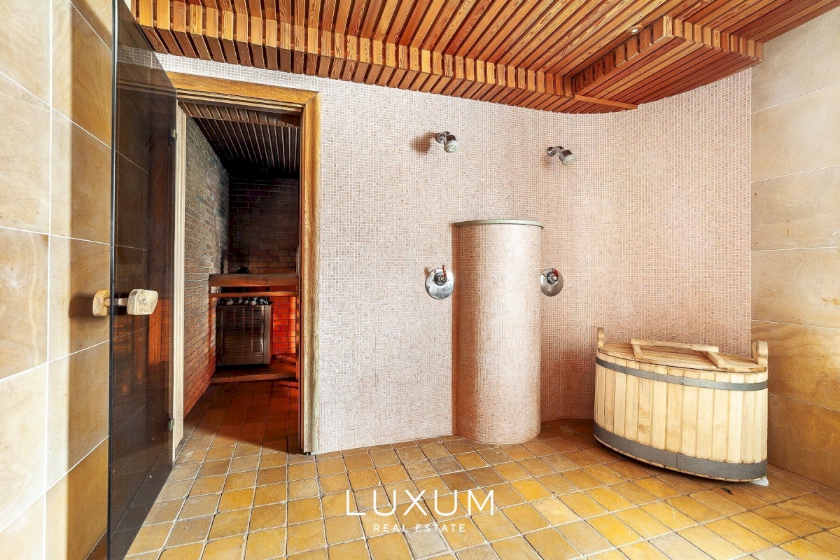 Tallinn, Pirita linnaosa, Kloostri tee 15