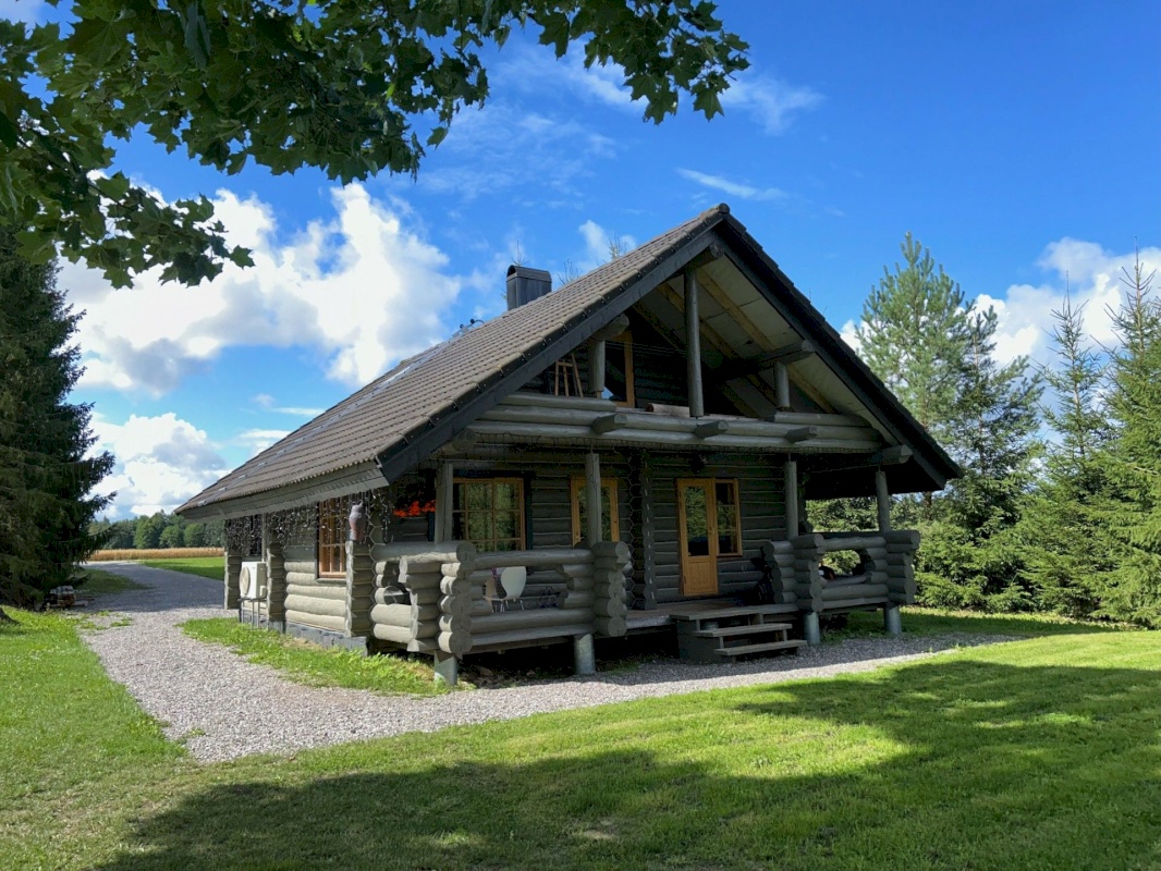 Kadrina vald, Loobu küla, Kuusetuka