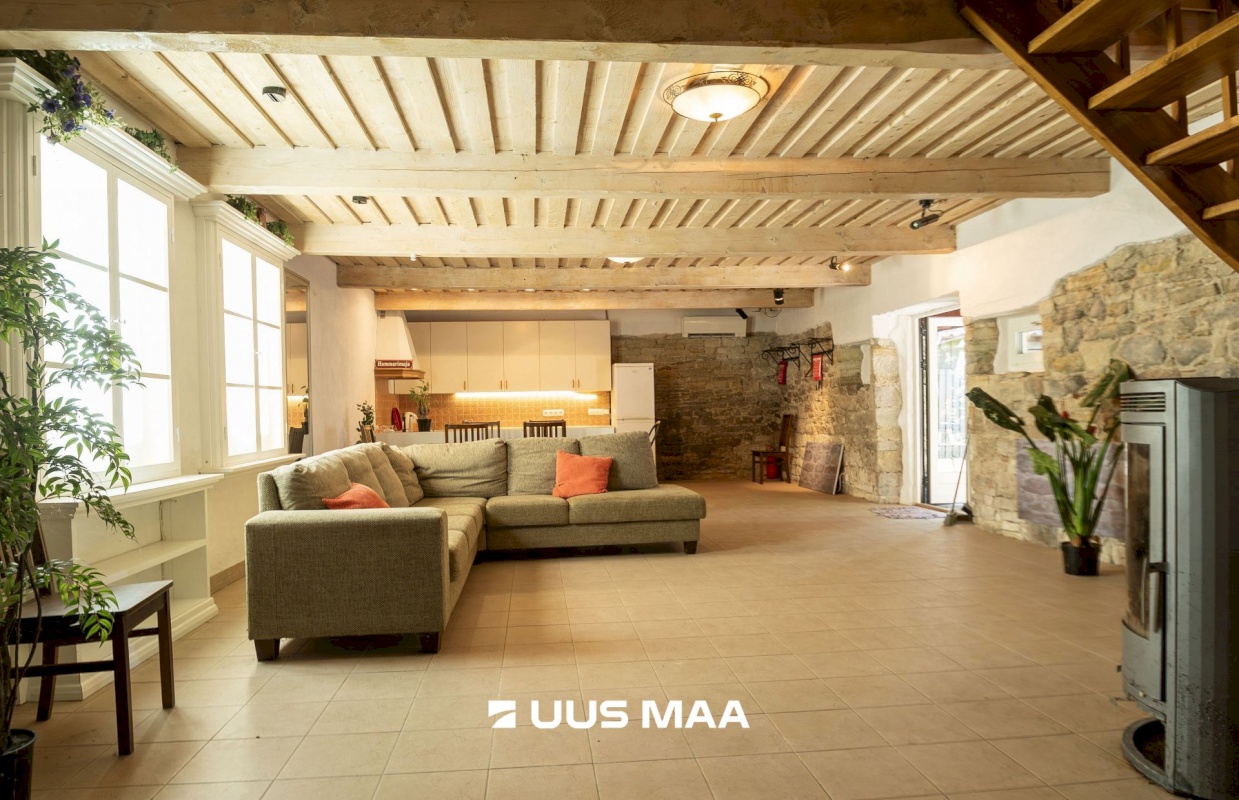 Saaremaa vald, Kuressaare linn, Kohtu 7d