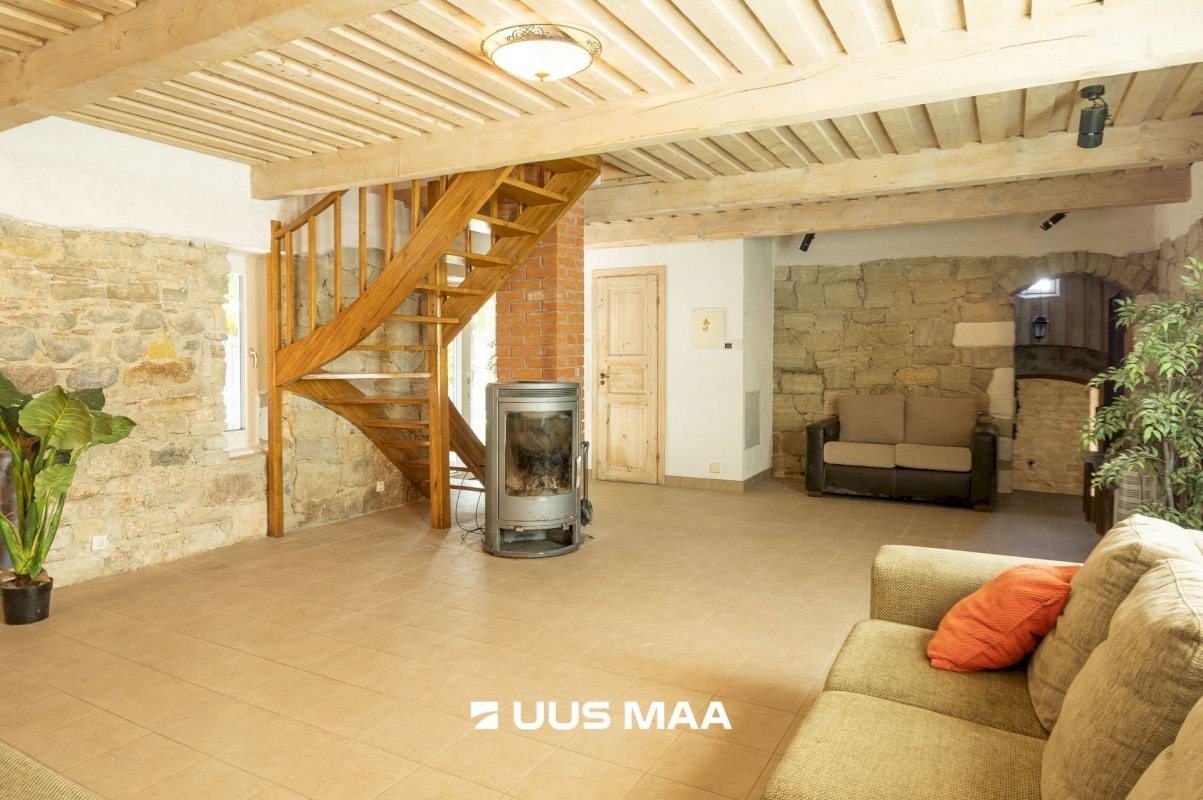 Saaremaa vald, Kuressaare linn, Kohtu 7d