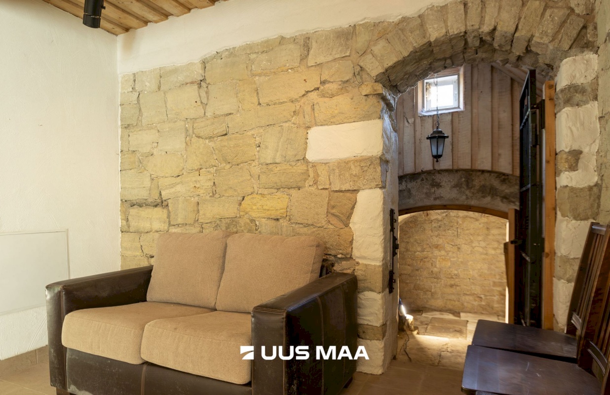 Saaremaa vald, Kuressaare linn, Kohtu 7d