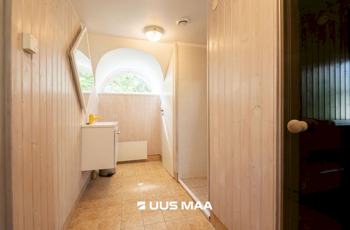 Saaremaa vald, Kuressaare linn, Kohtu 7d