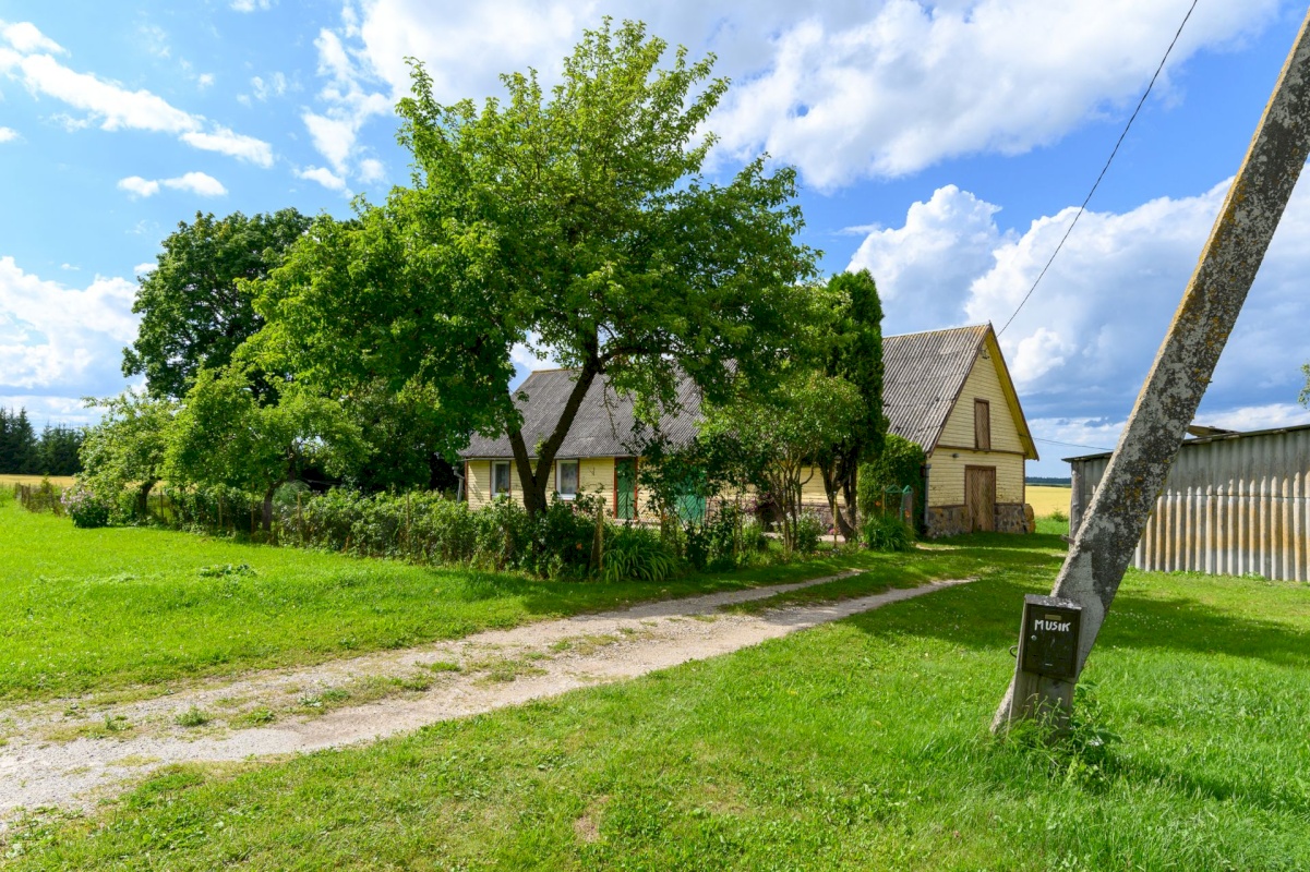 Rakvere vald, Vaeküla, Vahtra