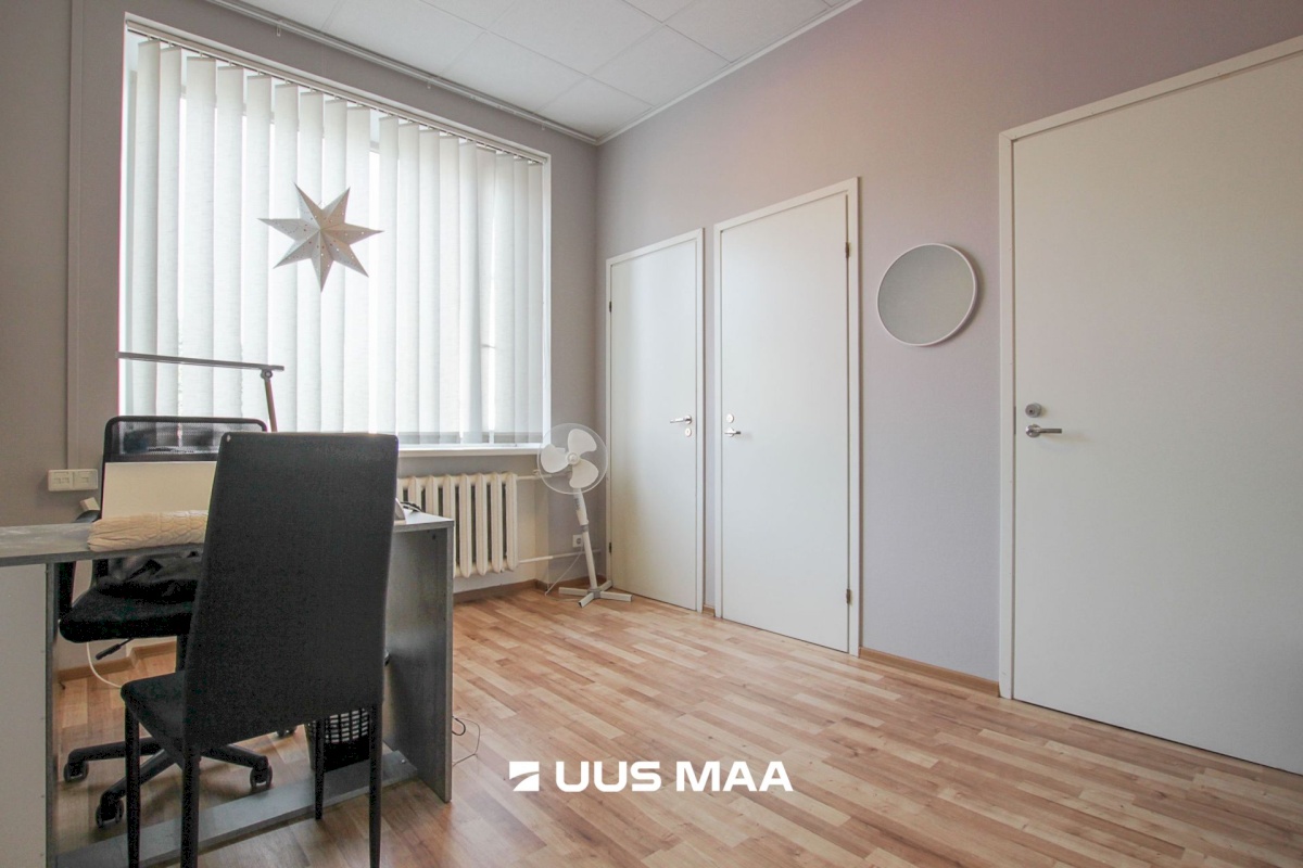 Pärnu linn, Pärnu linn, Kesklinn, Akadeemia 7