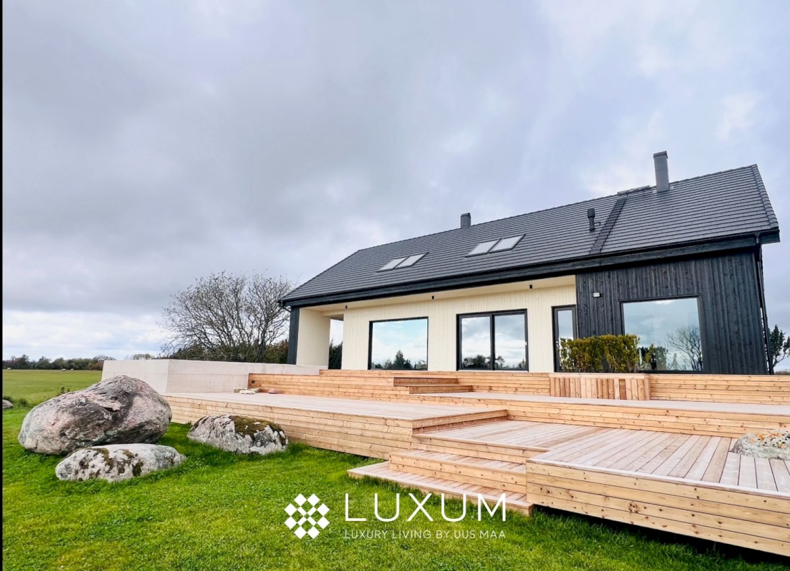Saaremaa vald, Suure-Rootsi küla, Ruunikivi