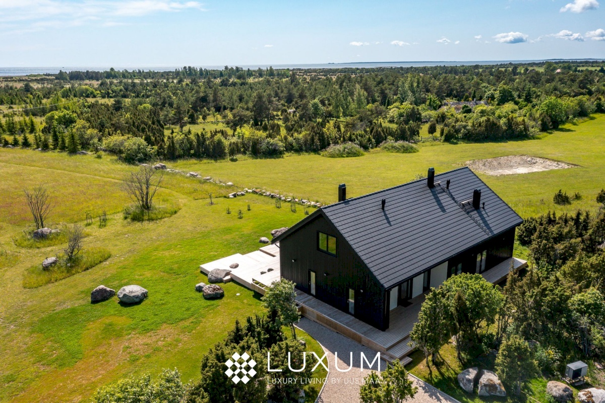 Saaremaa vald, Suure-Rootsi küla, Ruunikivi