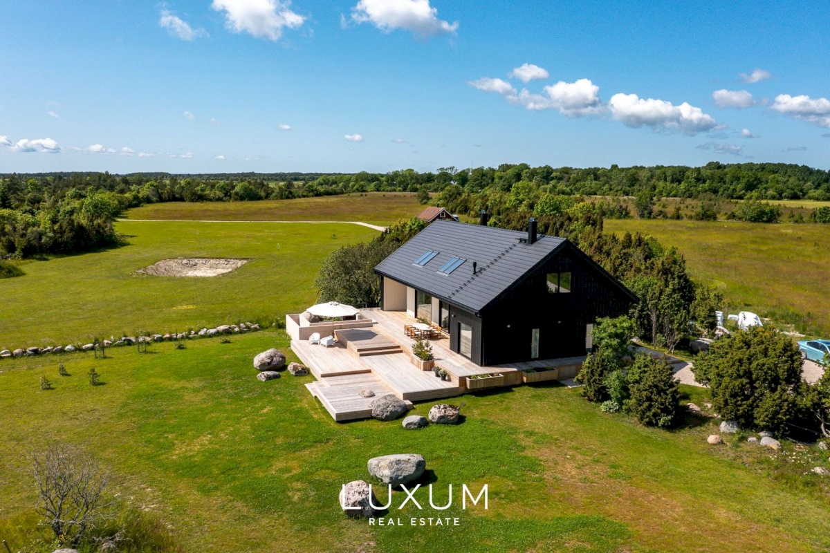 Saaremaa vald, Suure-Rootsi küla, Ruunikivi