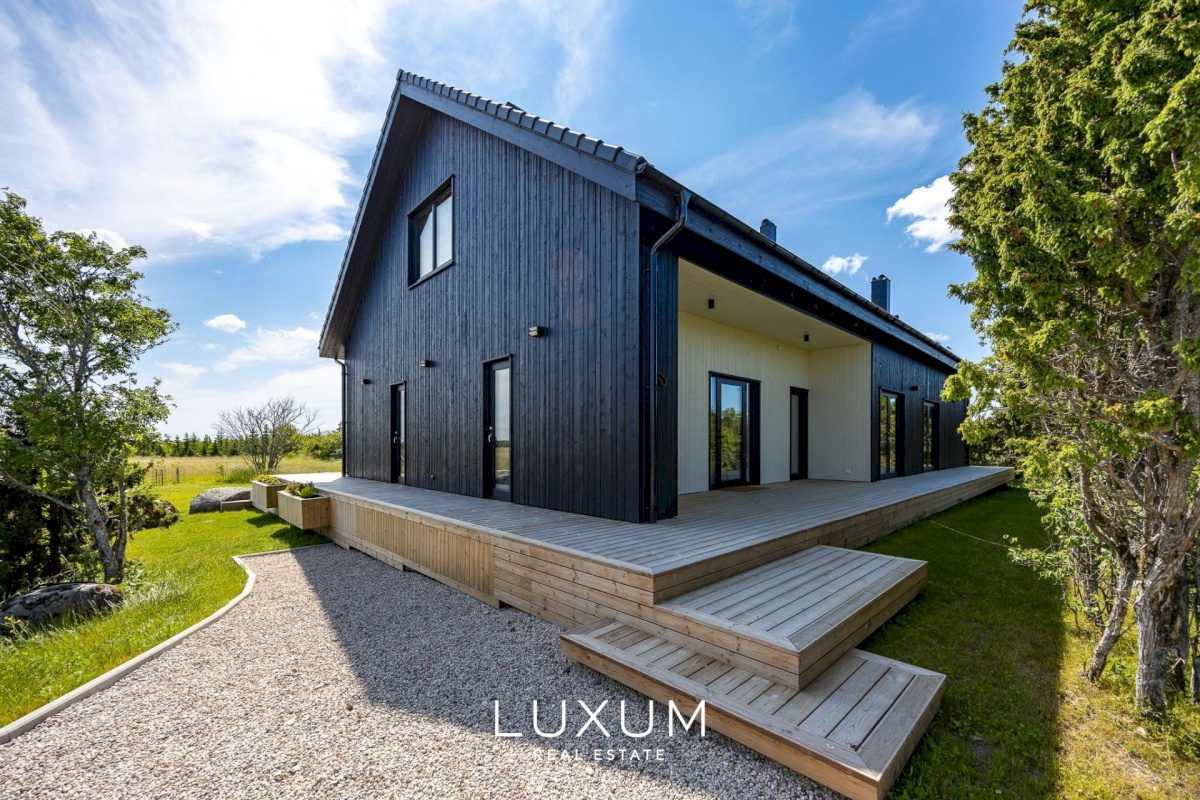 Saaremaa vald, Suure-Rootsi küla, Ruunikivi