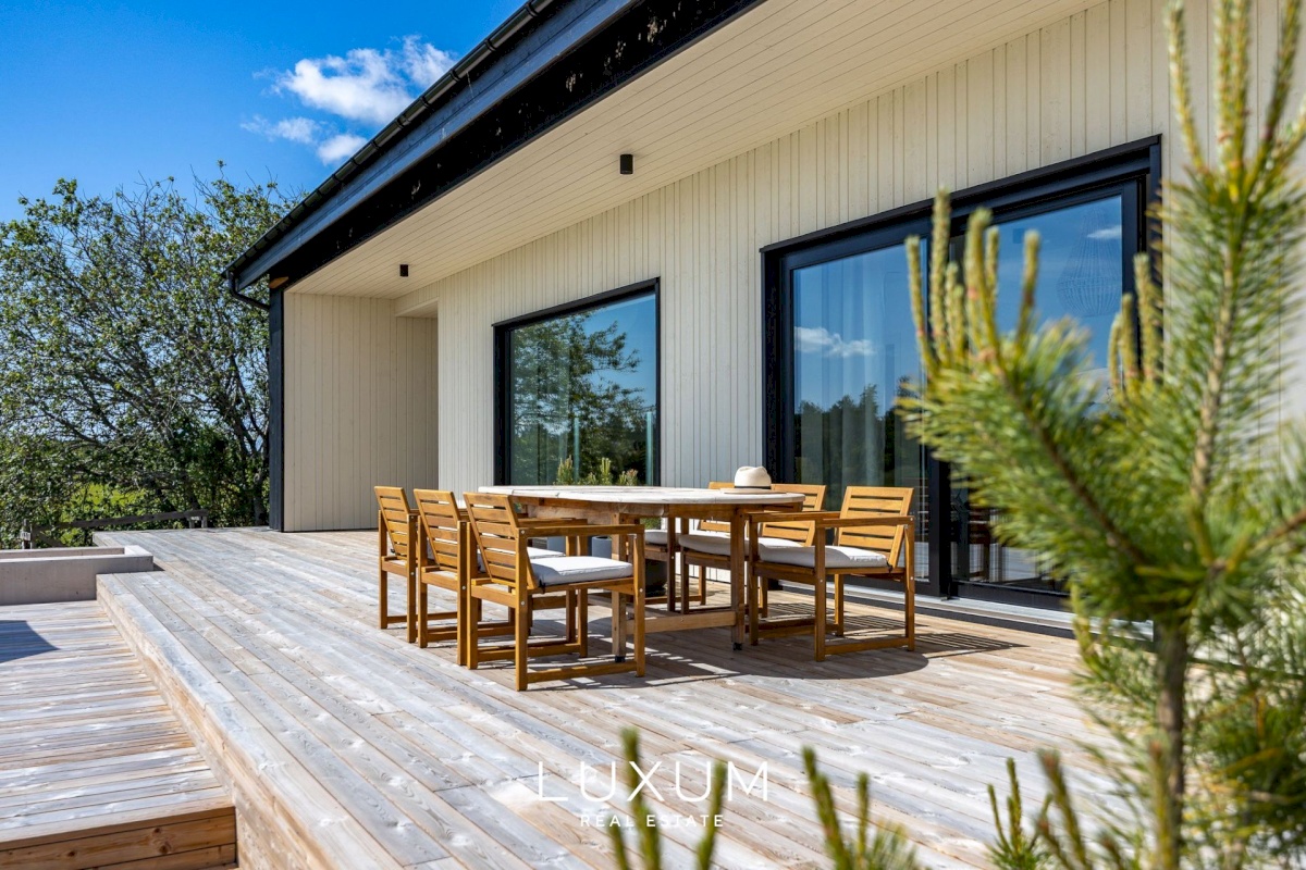 Saaremaa vald, Suure-Rootsi küla, Ruunikivi