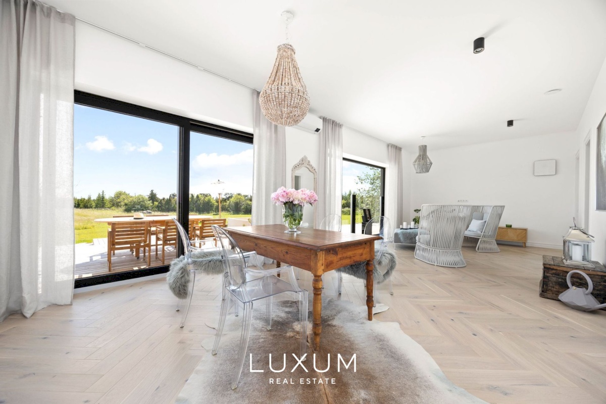 Saaremaa vald, Suure-Rootsi küla, Ruunikivi