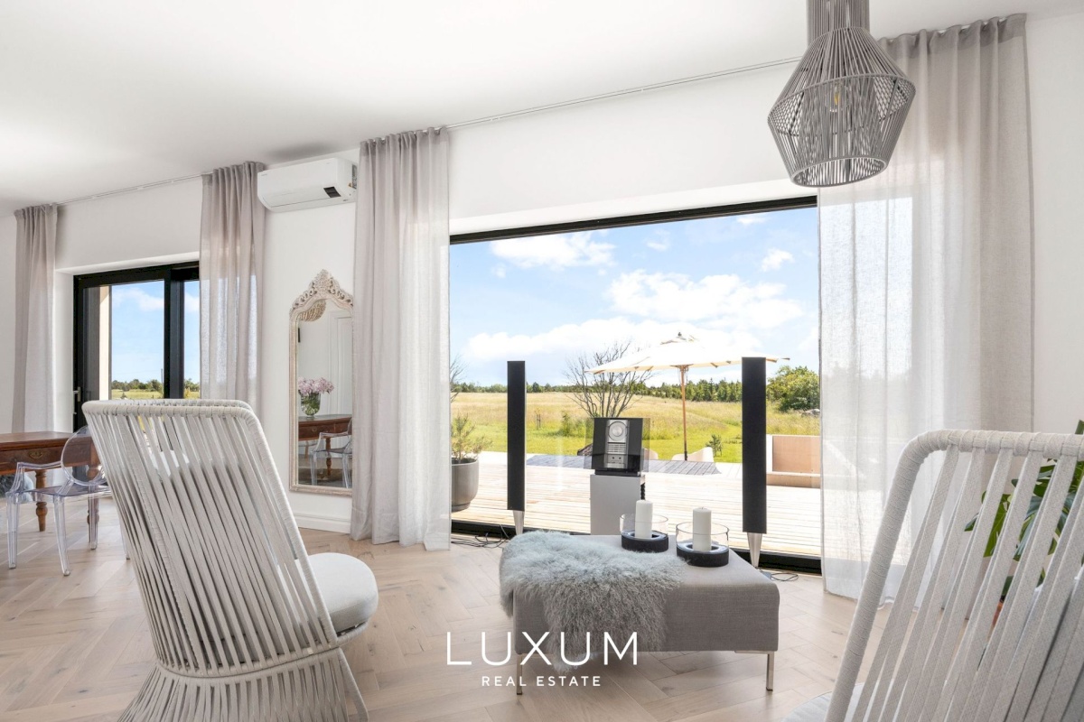 Saaremaa vald, Suure-Rootsi küla, Ruunikivi