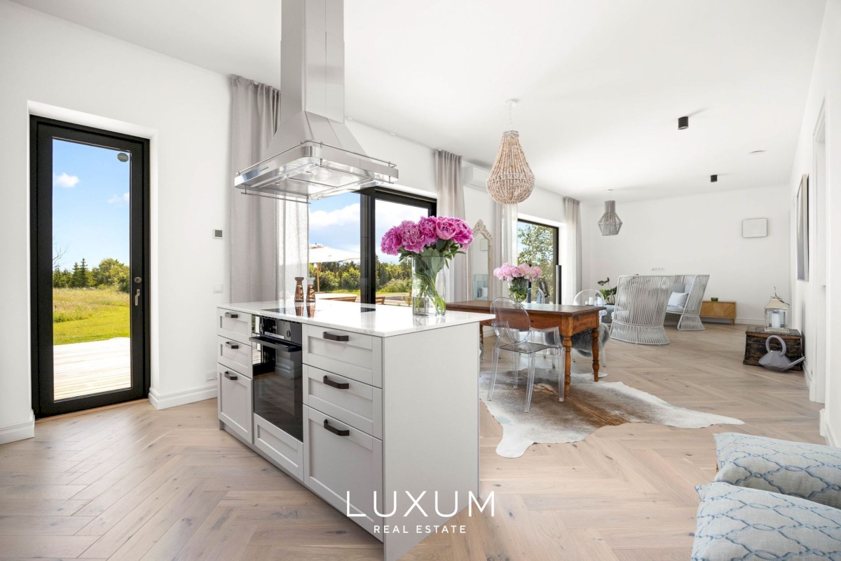 Saaremaa vald, Suure-Rootsi küla, Ruunikivi