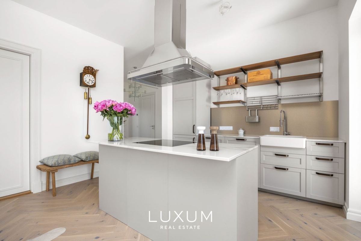 Saaremaa vald, Suure-Rootsi küla, Ruunikivi