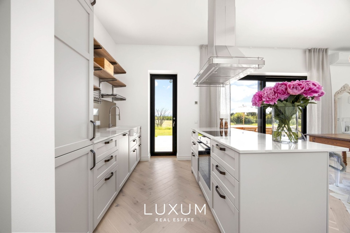 Saaremaa vald, Suure-Rootsi küla, Ruunikivi