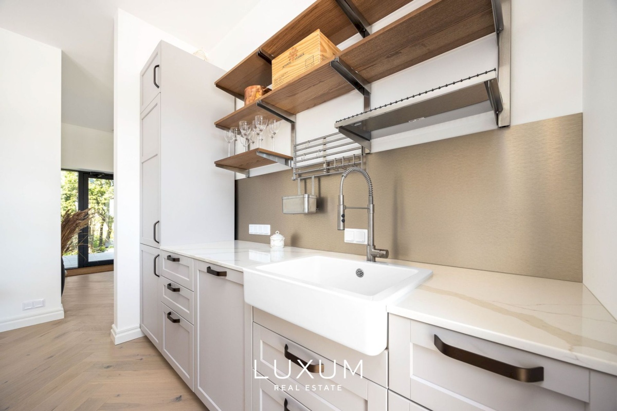 Saaremaa vald, Suure-Rootsi küla, Ruunikivi