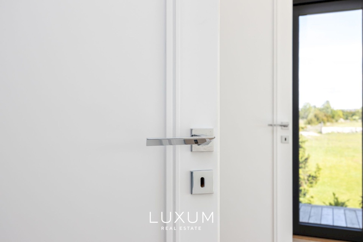 Saaremaa vald, Suure-Rootsi küla, Ruunikivi