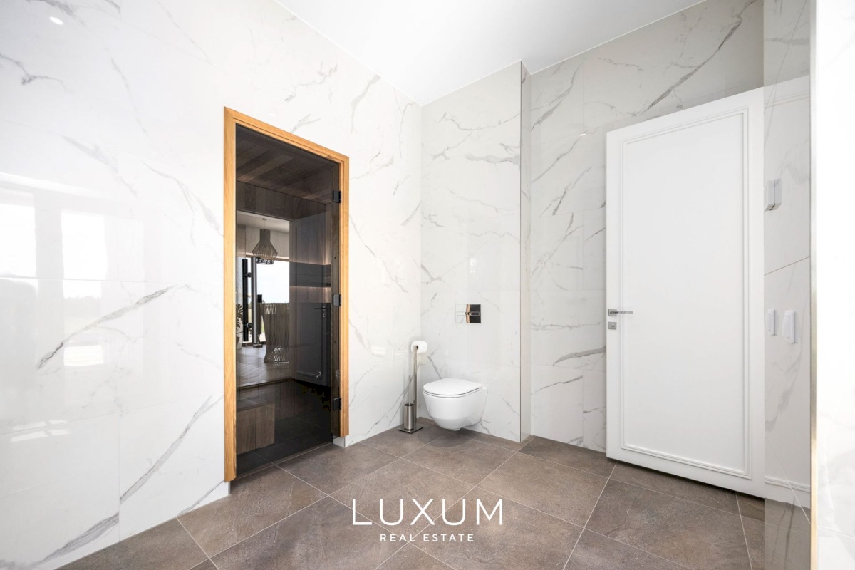 Saaremaa vald, Suure-Rootsi küla, Ruunikivi