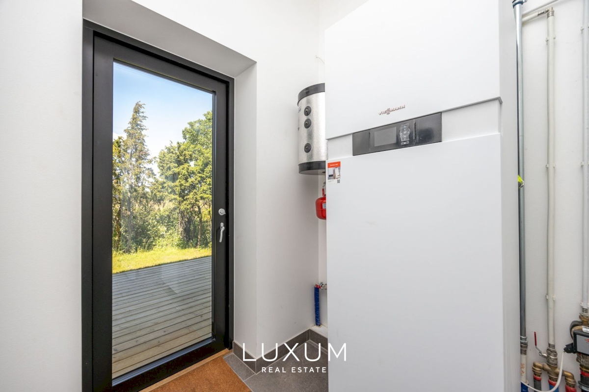 Saaremaa vald, Suure-Rootsi küla, Ruunikivi