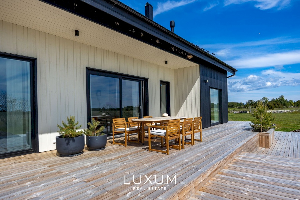 Saaremaa vald, Suure-Rootsi küla, Ruunikivi