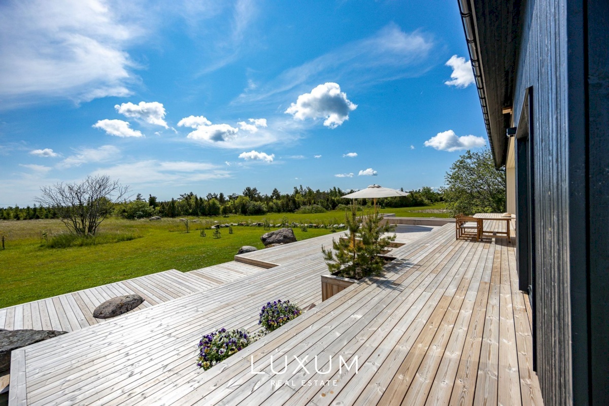 Saaremaa vald, Suure-Rootsi küla, Ruunikivi