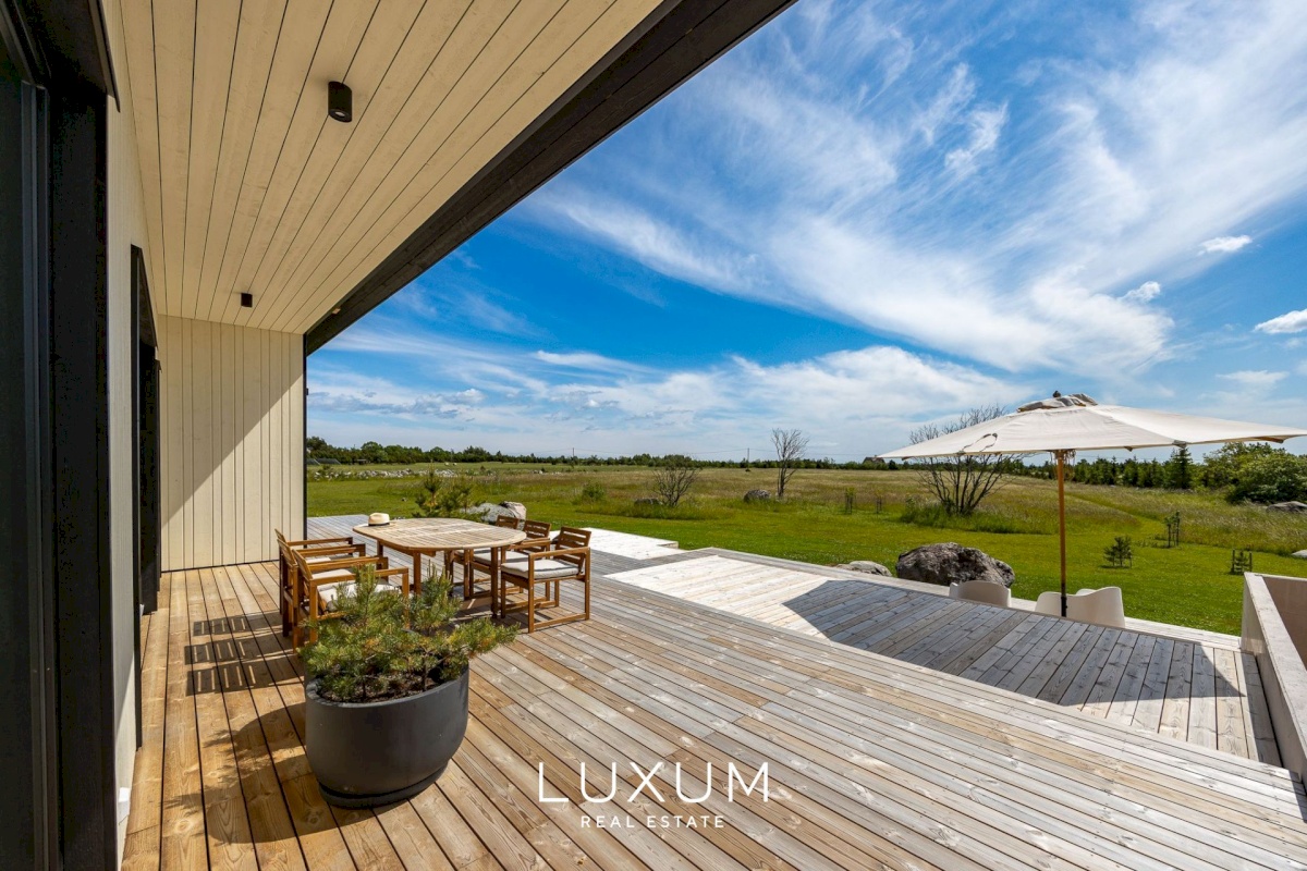 Saaremaa vald, Suure-Rootsi küla, Ruunikivi