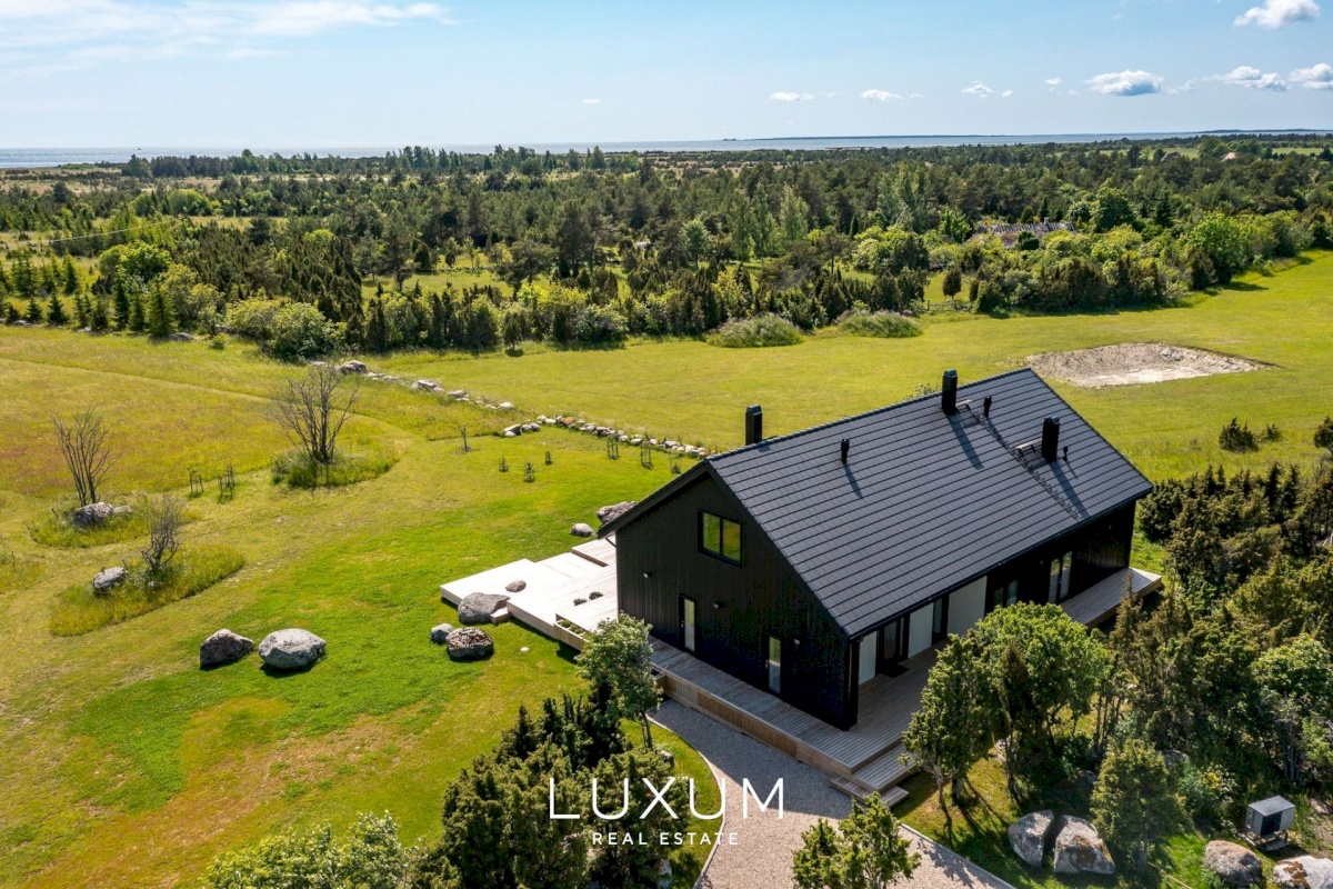 Saaremaa vald, Suure-Rootsi küla, Ruunikivi