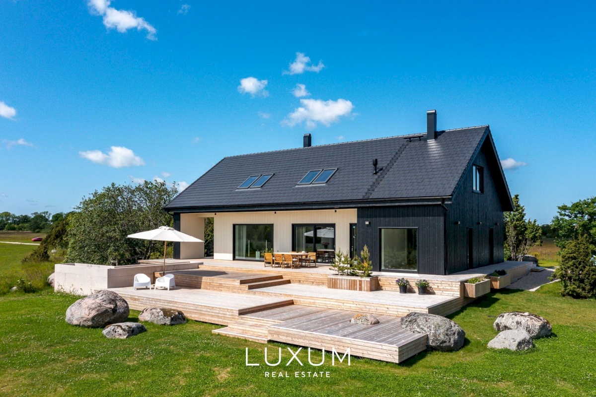 Saaremaa vald, Suure-Rootsi küla, Ruunikivi