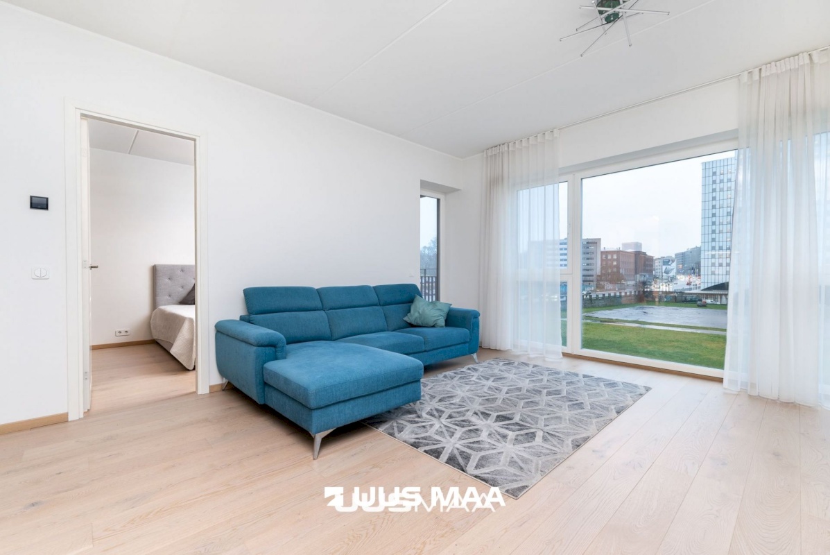Tallinn, Kesklinna linnaosa, Uus Maailm, Toom-Kuninga 15