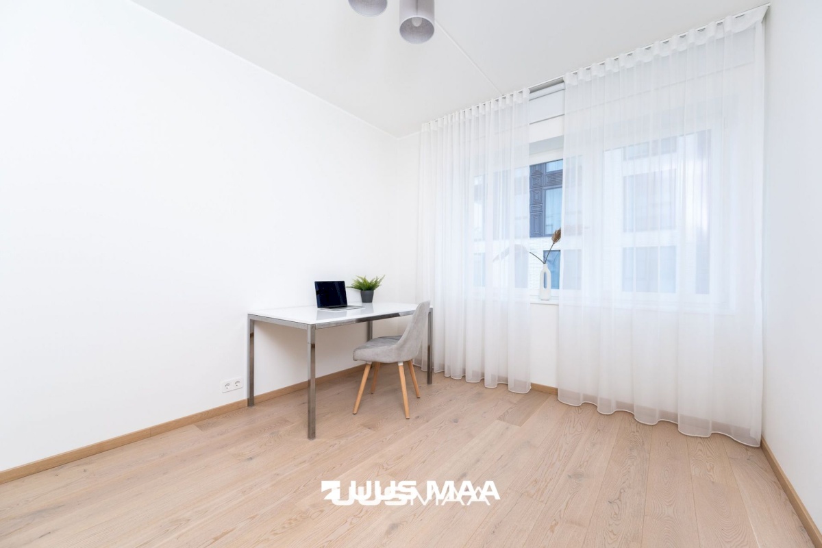 Tallinn, Kesklinna linnaosa, Uus Maailm, Toom-Kuninga 15