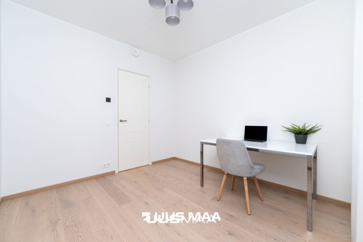 Tallinn, Kesklinna linnaosa, Uus Maailm, Toom-Kuninga 15